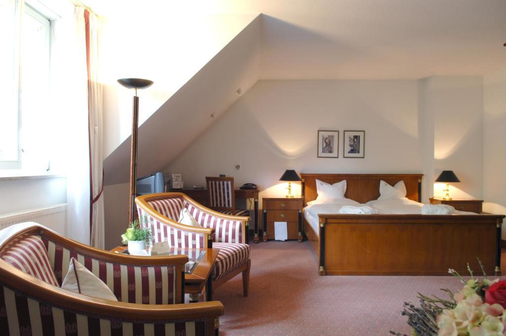 Hotel Gasthof Der Krug Stegaurach Rum bild