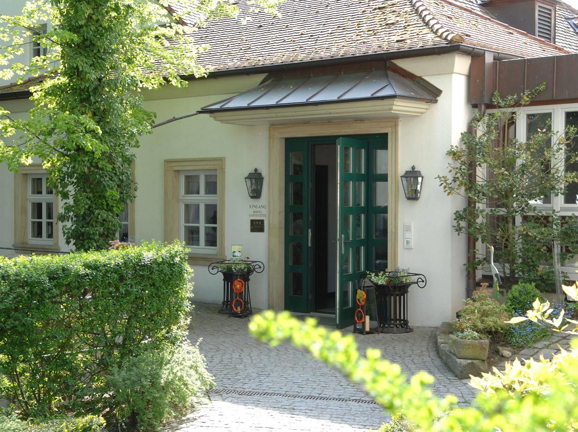 Hotel Gasthof Der Krug Stegaurach Exteriör bild
