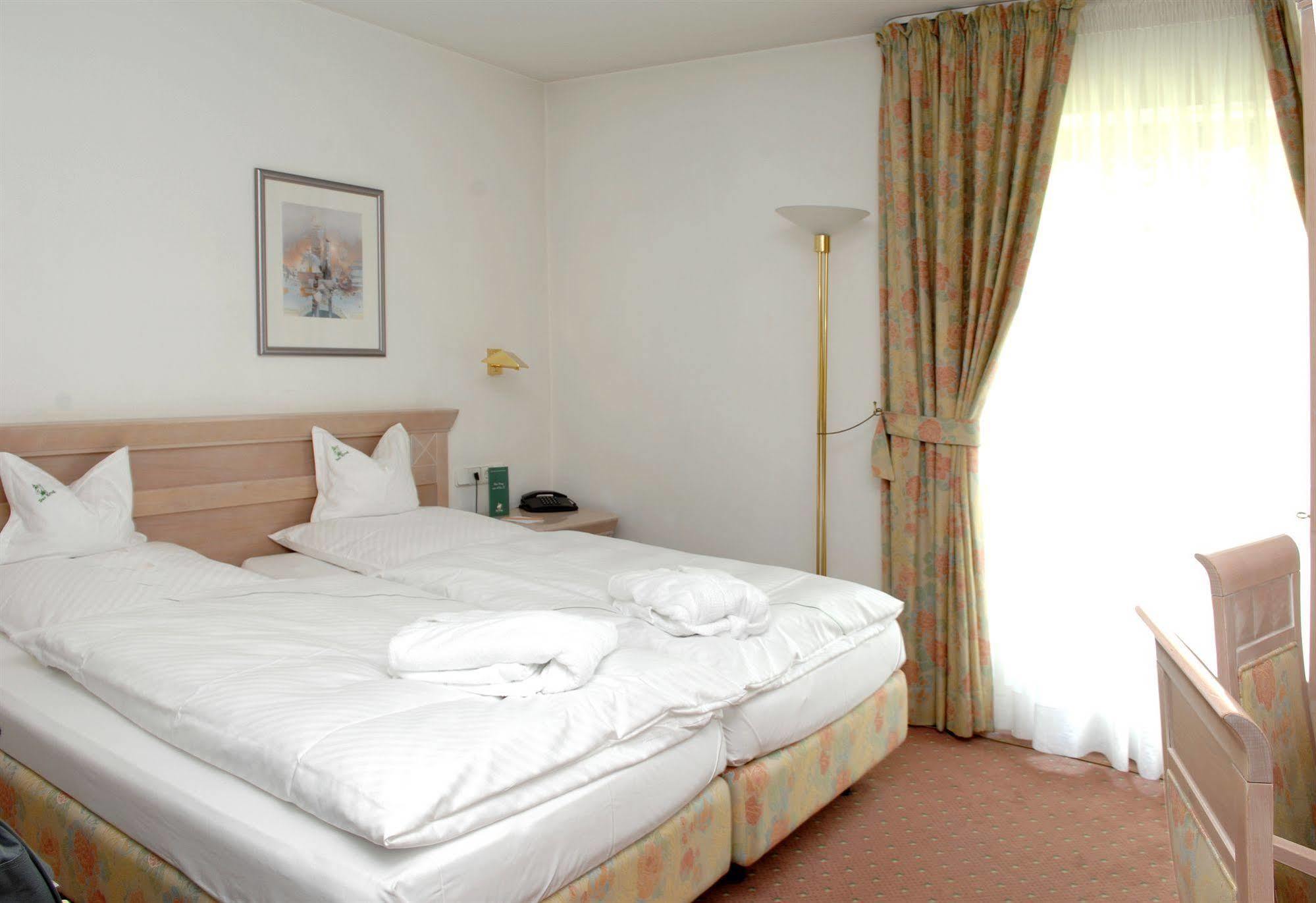 Hotel Gasthof Der Krug Stegaurach Exteriör bild