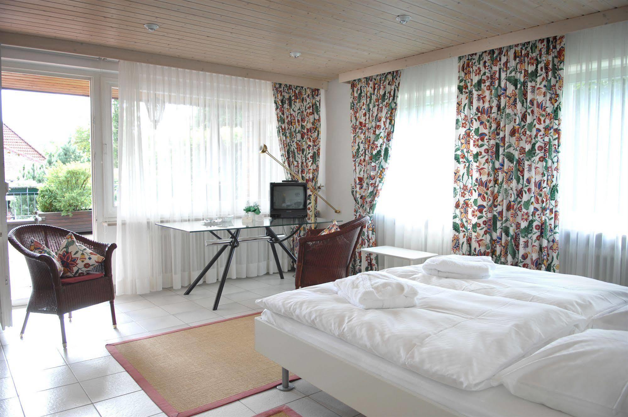 Hotel Gasthof Der Krug Stegaurach Exteriör bild