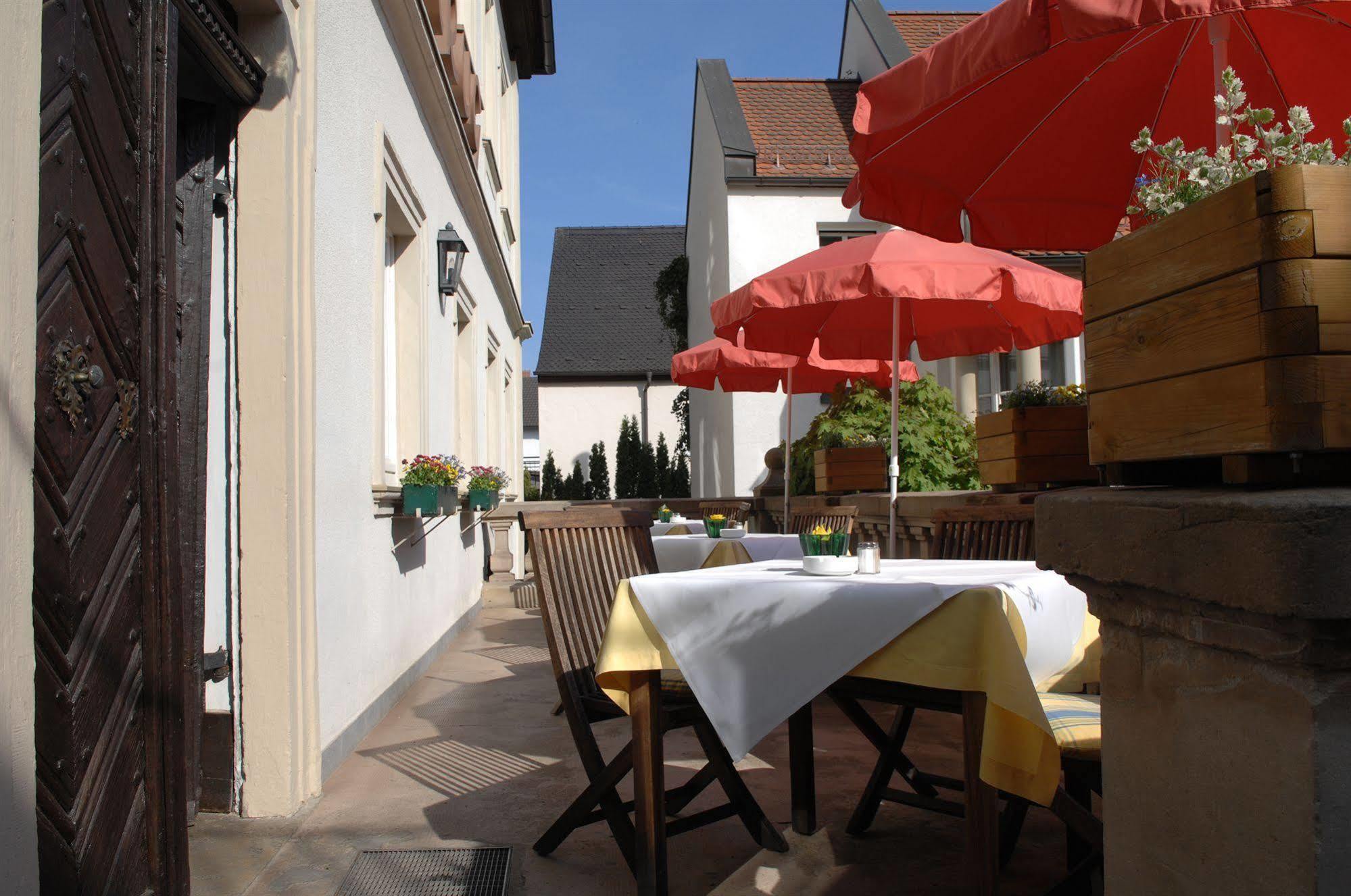Hotel Gasthof Der Krug Stegaurach Exteriör bild