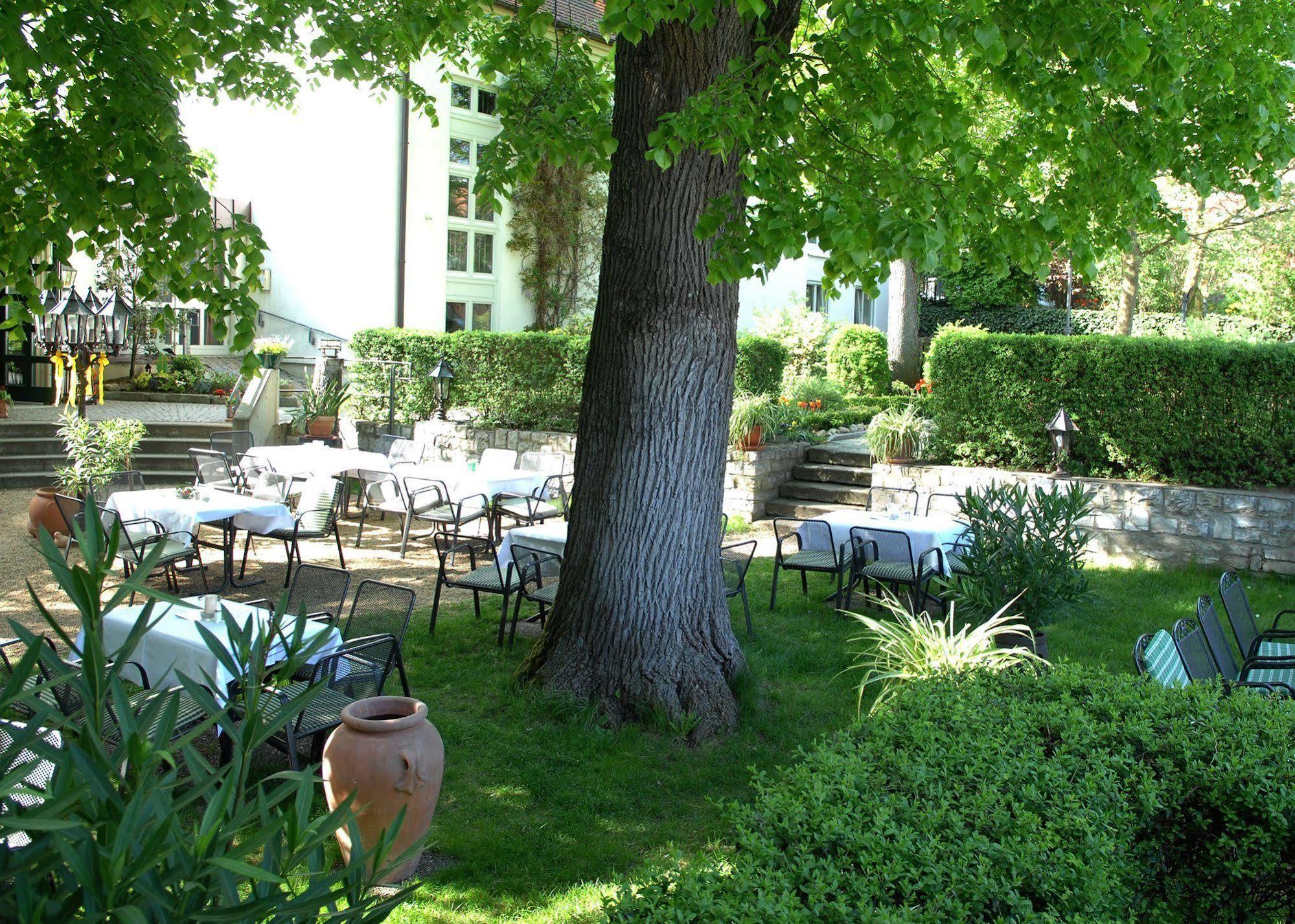 Hotel Gasthof Der Krug Stegaurach Exteriör bild
