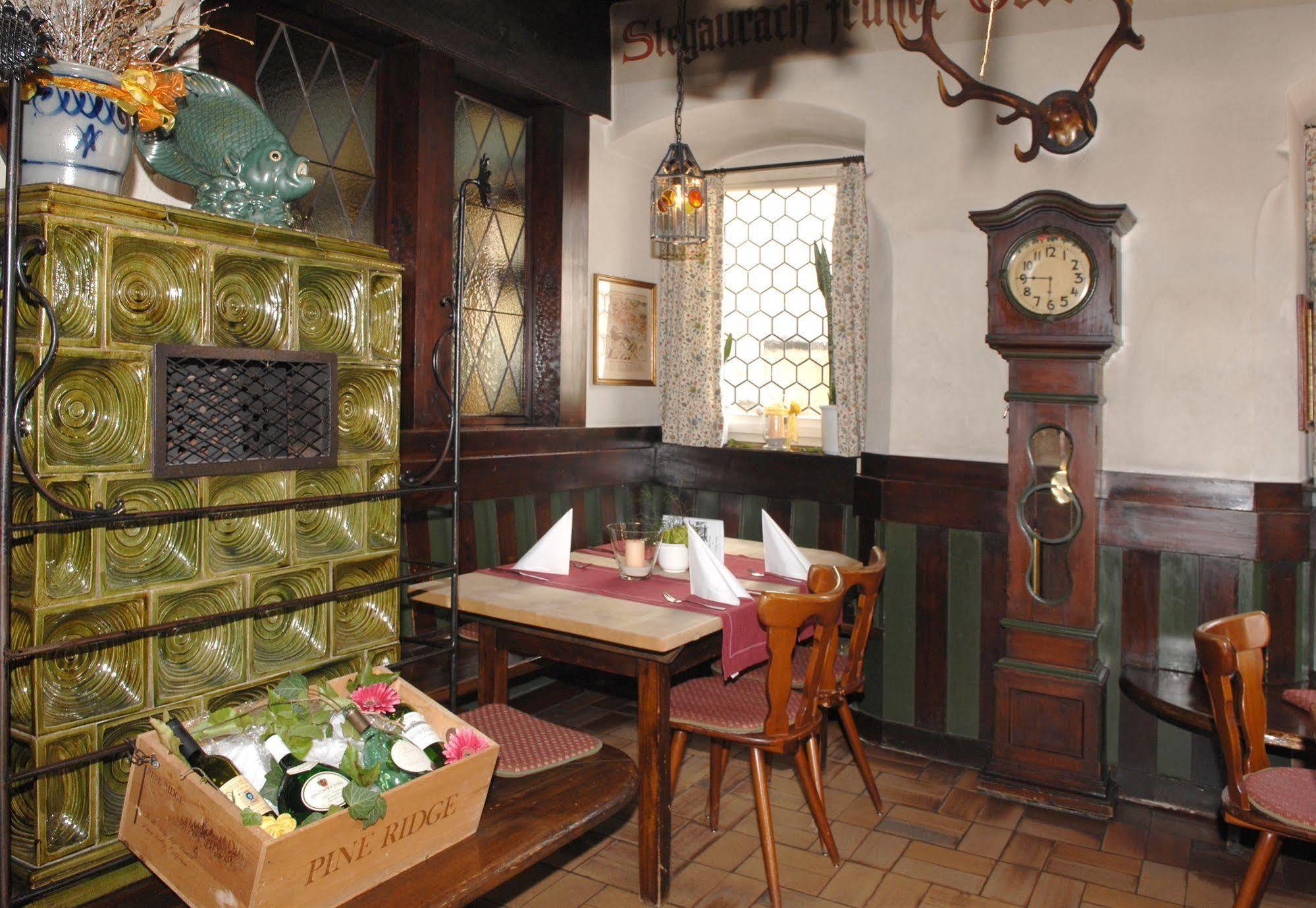 Hotel Gasthof Der Krug Stegaurach Exteriör bild